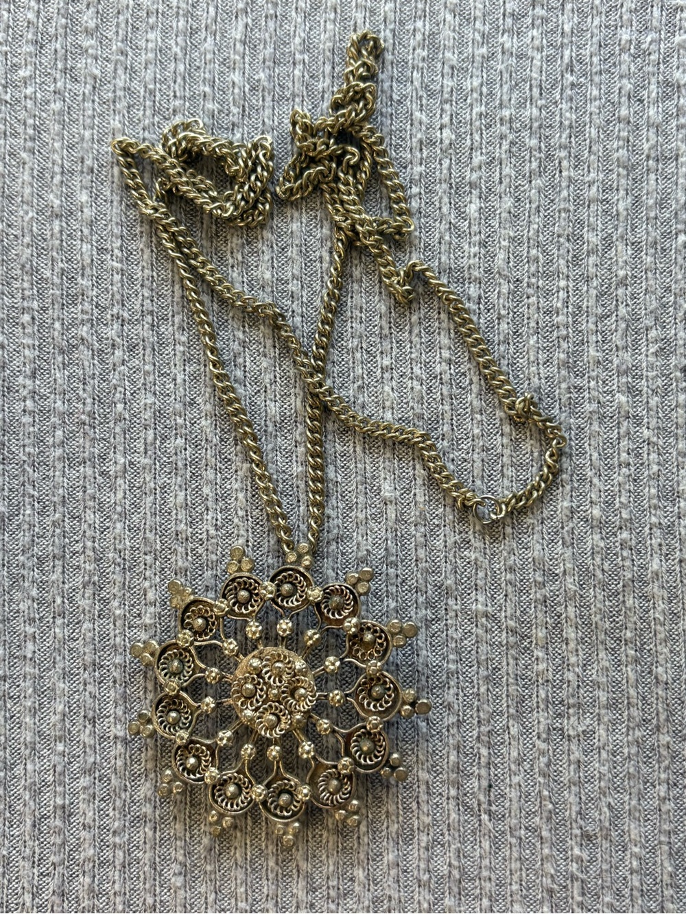 Vintage gold tone floral sunburst chain necklace w intricate design